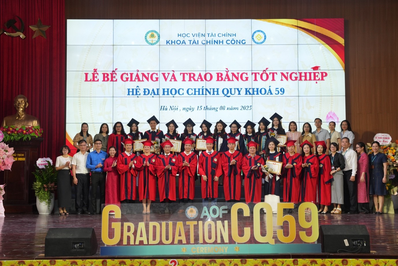 LỄ BẾ GIẢNG VÀ TRAO BẰNG TỐT NGHIỆP HỆ ĐẠI HỌC CHÍNH QUY KHÓA 59 KHOA TÀI CHÍNH CÔNG - KHỞI ĐẦU HÀNH TRÌNH HIỆN THỰC ƯỚC MƠ LẬP NGHIỆP CỦA TÂN CỬ NHÂN KHOÁ 59 KHOA TÀI CHÍNH CÔNG